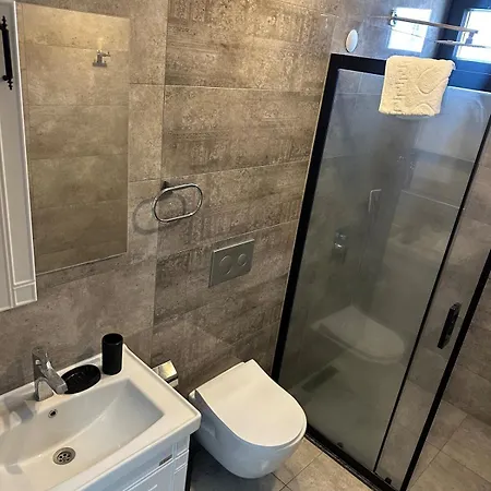 Apartman Azra 3 Kisilik Havuzlu Luex Fethiye